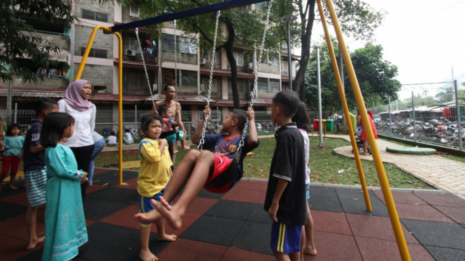 Suasana di suatu Ruang Publik Terpadu Ramah Anak (RPTRA) di Jakarta.