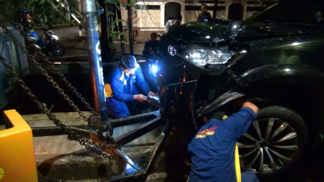 Mobil Fortuner yang ditumpangi Setya Novanto saat mengalami kecelakaan tunggal pada Kamis petang, 16 November 2017.