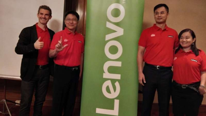 Kolaborasi bisnis Lenovo dan Fujitsu.