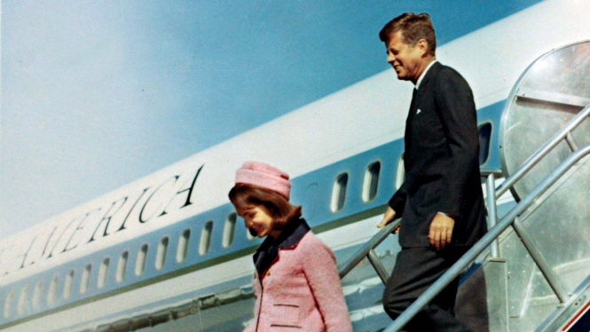 Presiden AS John F Kennedy (kanan) dan Jacqueline Bouvier Kennedy (kiri)