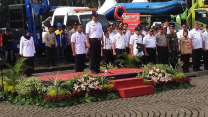 Gubernur DKI Jakarta, Anies Baswedan di apel kesiapan bencana.