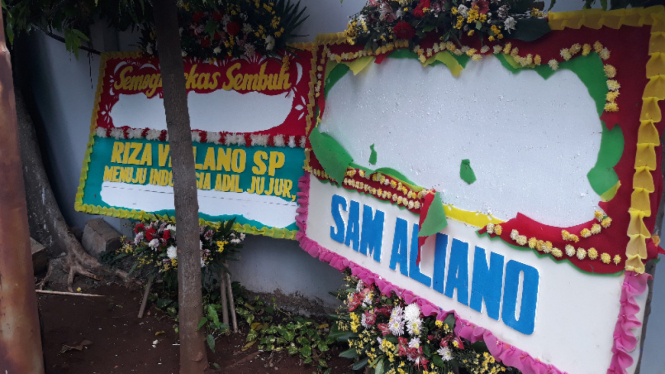 Karangan bunga untuk Setya Novanto rusak di RSCM
