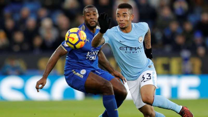 Penyerang Manchester City, Gabriel Jesus (kanan)