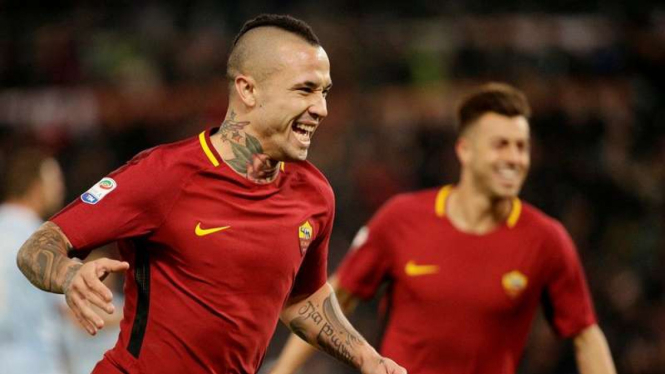 Gelandang AS Roma, Radja Nainggolan.