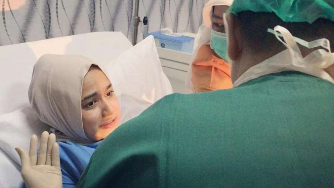 Istri Hengky Kurniawan, Sonya Fatmala, saat proses melahirkan