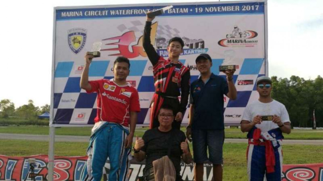 Keanon Santoso (tengah) Juarai Go Batam Fun Race 2017.