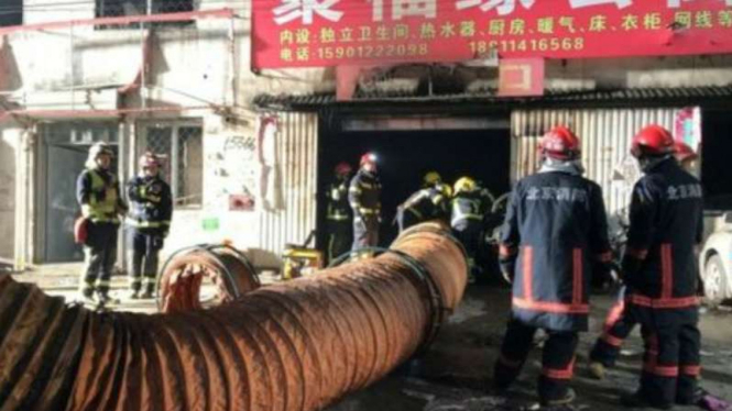 Pemadaman kebakaran di rusun Beijing, China