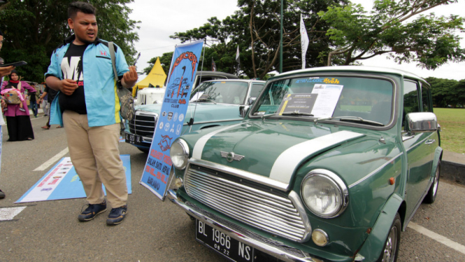 Mini Cooper klasik keluaran Tahun 1966 milik Pemuda asal Aceh, Bachroen
