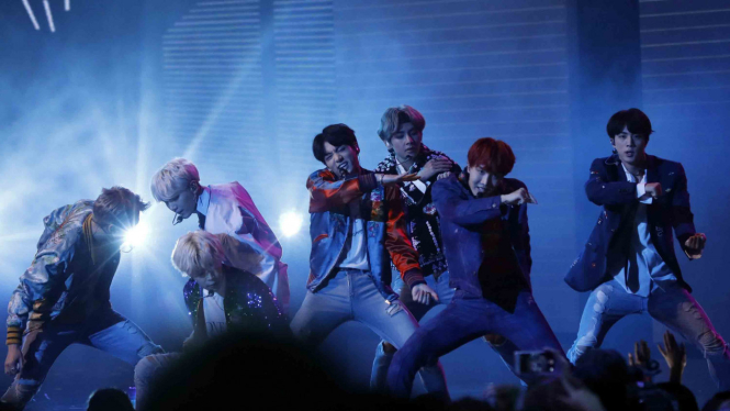 Penampilan Boy Band Korea Selatan BTS di American Music Award