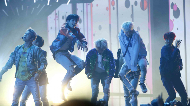 Penampilan Boy Band Korea Selatan BTS di American Music Award.