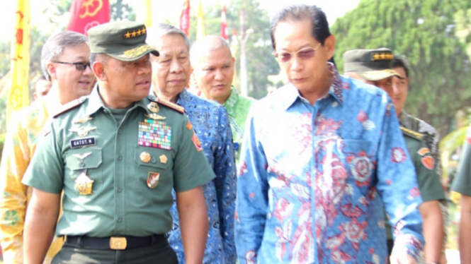 Panglima TNI Jendral Gatot Nurmantyo dan Presdir BCA Jahja Setiaatmadja