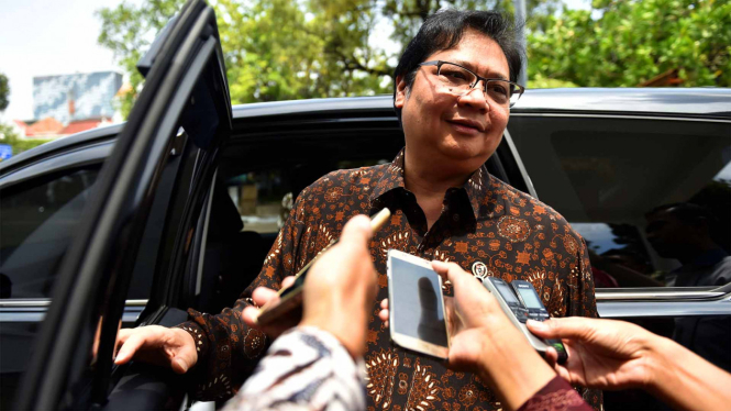 Menteri Perindustrian Airlangga Hartarto kini juga jadi Ketua Umum Partai Golkar.