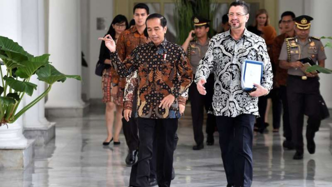 Presiden Joko Widodo dan Kepala Perwakilan Bank Dunia untuk Indonesia, Rodrigo Chaves, di Istana Bogor.