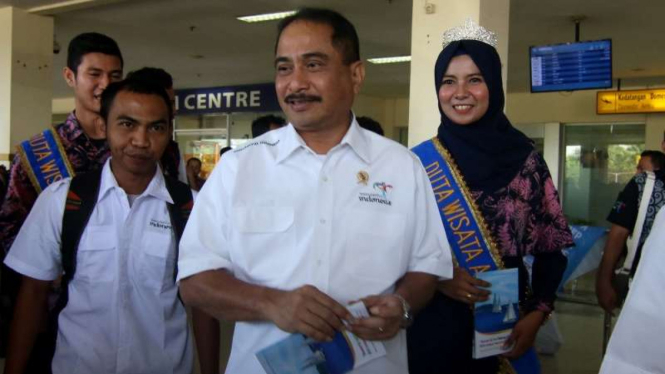 Menteri Pariwisata, Arief Yahya saat tiba di Bandara Sultan Iskandar Muda, Aceh.