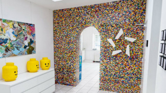 Rumah Serba Lego, Serasa di Taman Bermain