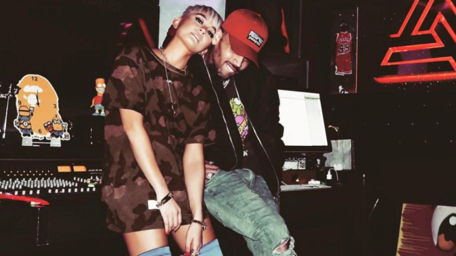 Agnez Mo dan Chris Brown