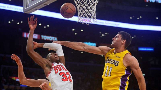 Pertandingan NBA antara Chicago Bulls melawan Los Angeles Lakers
