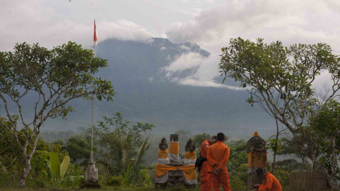 Meletus, Status Gunung Agung Masih Siaga