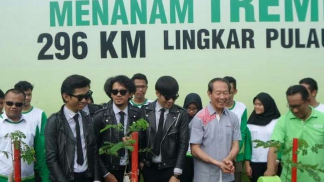 The Changcuters tanam trembesi