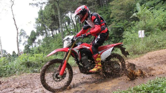 Tes Honda CRF150L di medan trabas.