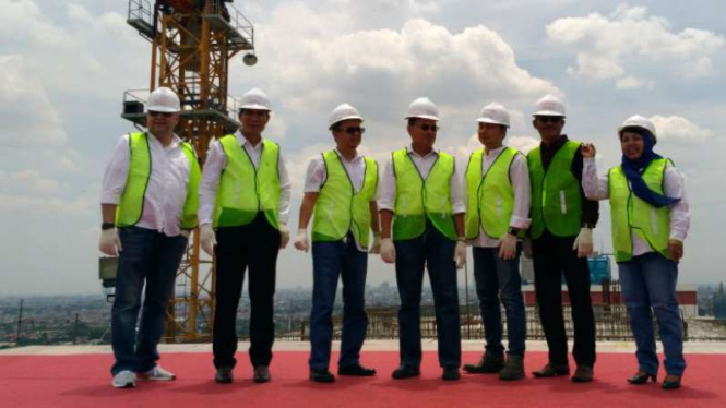 Topping Off Sapphire Tower Sentra Timur Residence