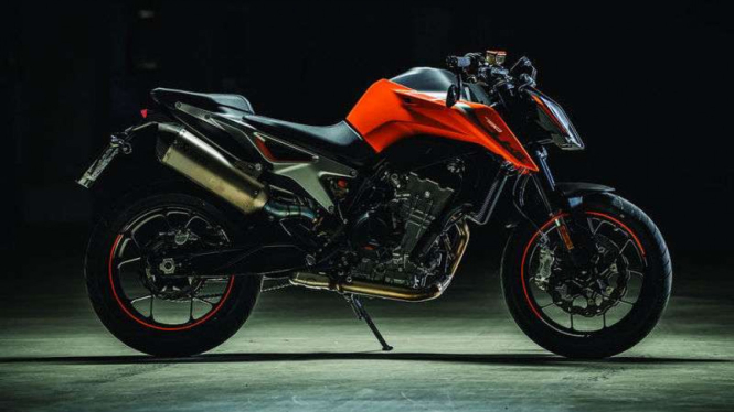 KTM Duke 790.