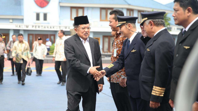 Wakil Presiden JK di Bandara Halim