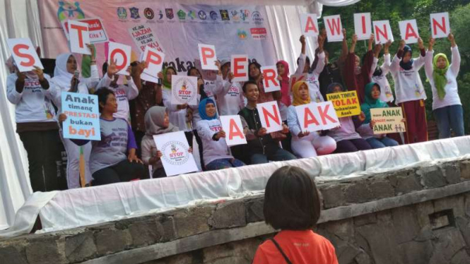 Deklarasi Stop Perkawinan Dini di Surabaya, Jawa Timur, Minggu, 26 November 2017