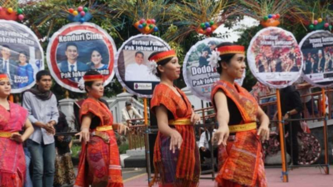 Cara Warga Batak di Solo Rayakan Ngunduh Mantu Putri Jokowi