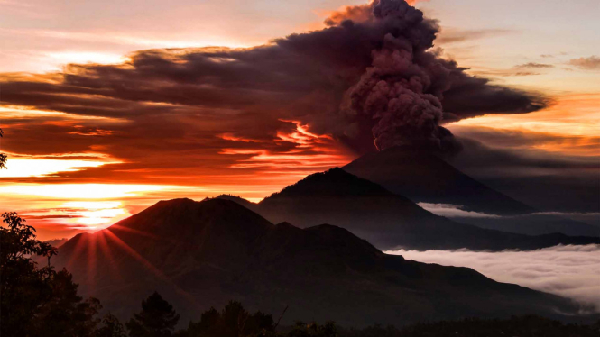 Aktivitas erupsi Gunung Agung di Kabupaten Buleleng Bali