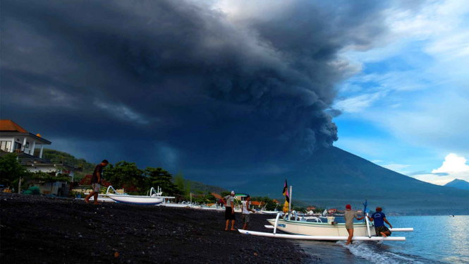 Hujan Abu Letusan Gunung Agung