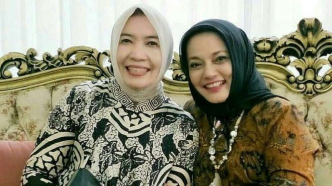 Marissa haque Bersama Ibu Tata Rusdi,  istri Duta Besar RI di Thailand.