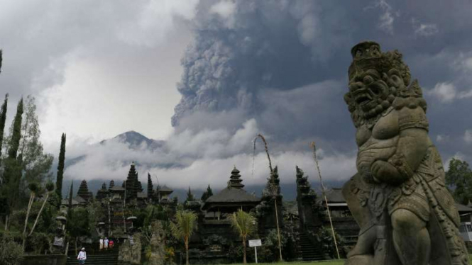 Abu vulkanik erupsi gunung Agung Bali