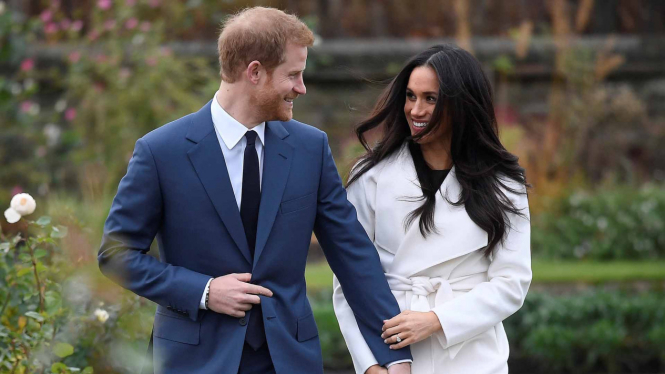 Pangeran Harry dan Meghan Markle akhirnya resmi bertunangan.