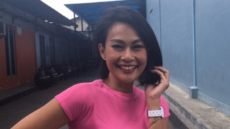 Lama Tak Muncul, Endhita Wibisono Ajari Anak-anak Modeling