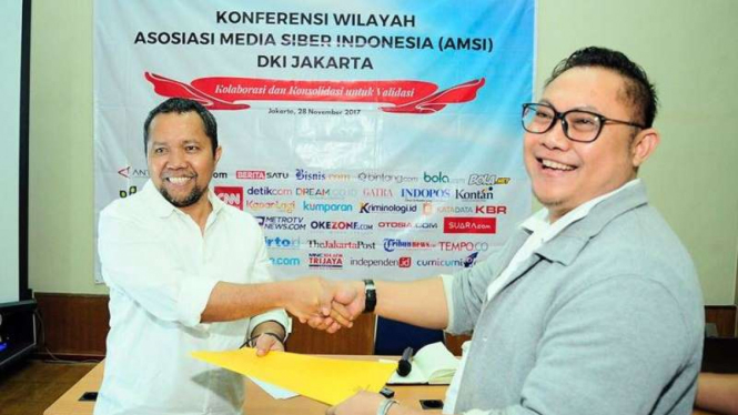 Ketua AMSI Wenseslaus Manggut (kiri) dan Rikando Somba Ketua AMSI wilayah DKI Jakarta.