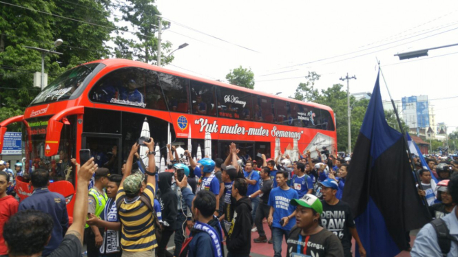 Arak-arakan pemain PSIS Semarang