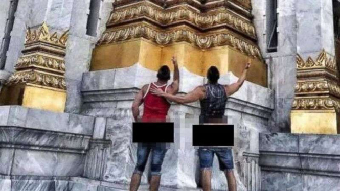 Aksi turis AS yang pamer bokong di kuil Thailand.