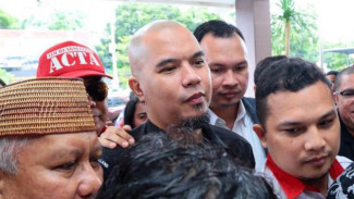 Ahmad Dhani 'Takut' Pakai Kaus #2019GantiPresiden