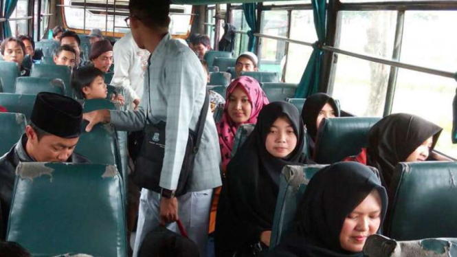 Umat Muslim dari Garut akan mengikuti Reuni Akbar 212 di Monas, Jakarta.