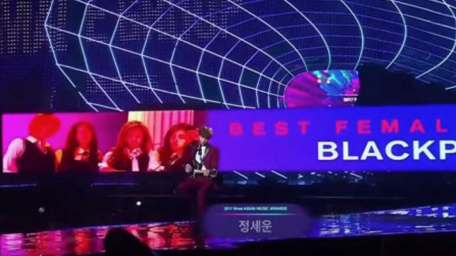 Foto BlackPink diblur di ajang MAMA 2017