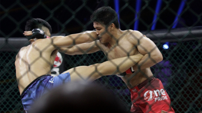 Deni Arif Kalahkan Laode Abdul Haris di One Pride MMA
