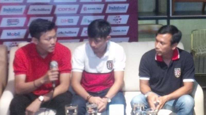 2 pemain Timnas U-19, Hanis Sagara dan Feby Eka Putra diperkenalkan Bali United