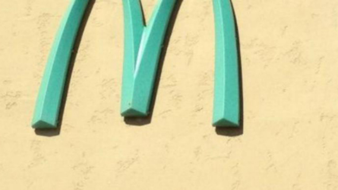 McDonald's berlambang warna biru.