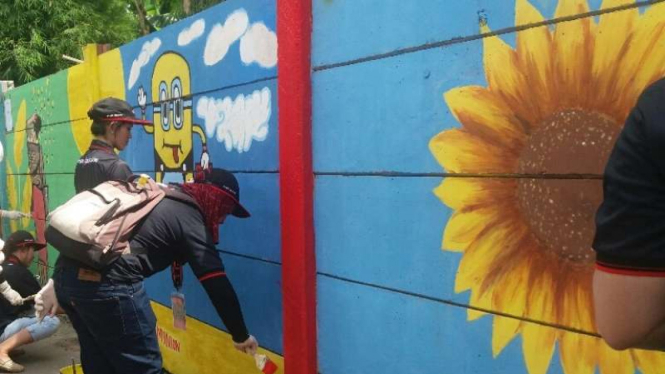Kampung mural RT 12 di Jalan Amil Wahab, Kramatjati Jakarta Timur