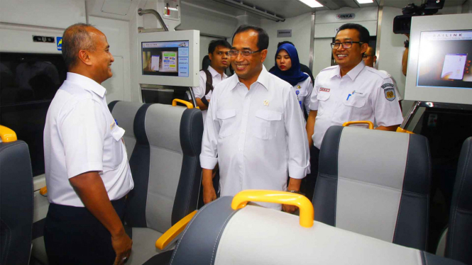 Menteri Perhubungan Budi Karya Sumadi Coba Kereta Bandara