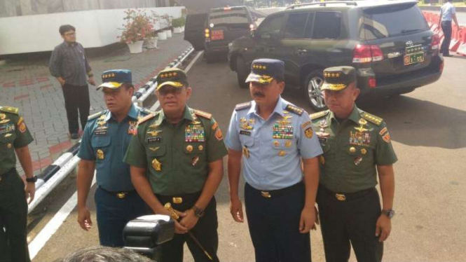 Panglima TNI Jenderal Gatot Nurmantyo, bersama Marsekal Hadi Tjahjanto.