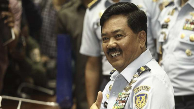 Calon Panglima TNI Marsekal TNI Hadi Tjahjanto menjalani uji kelayakan di DPR RI