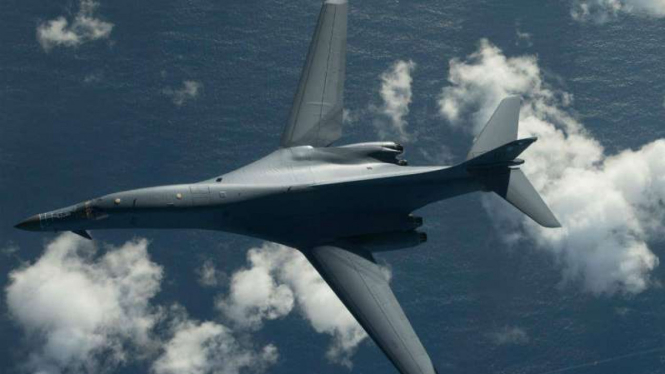 Pesawat B-1B Lancer bomber milik AS terbang di semenanjung Korea