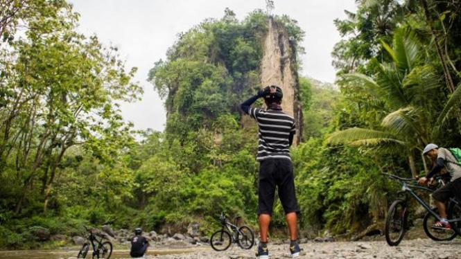 Atmosfer Bendungan Kulon Progo Serasa Berada di Kayangan